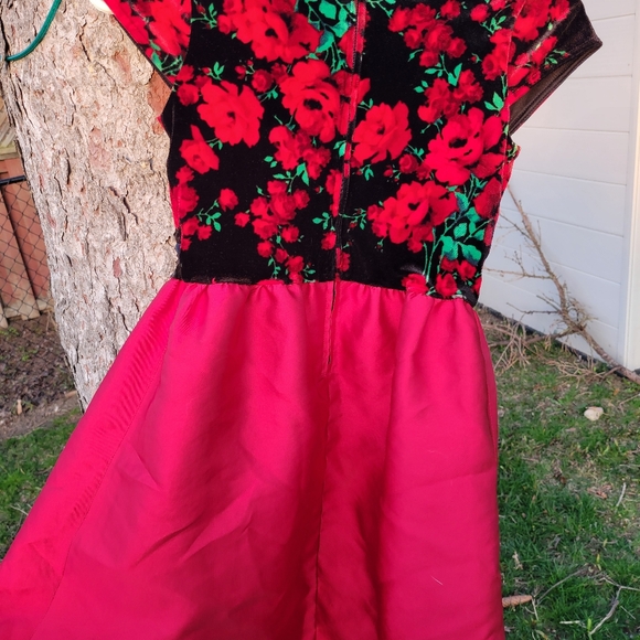 Girl's Size 8 Children's Place Special Occasion Velour Satin Dress - Picture 3 of 3